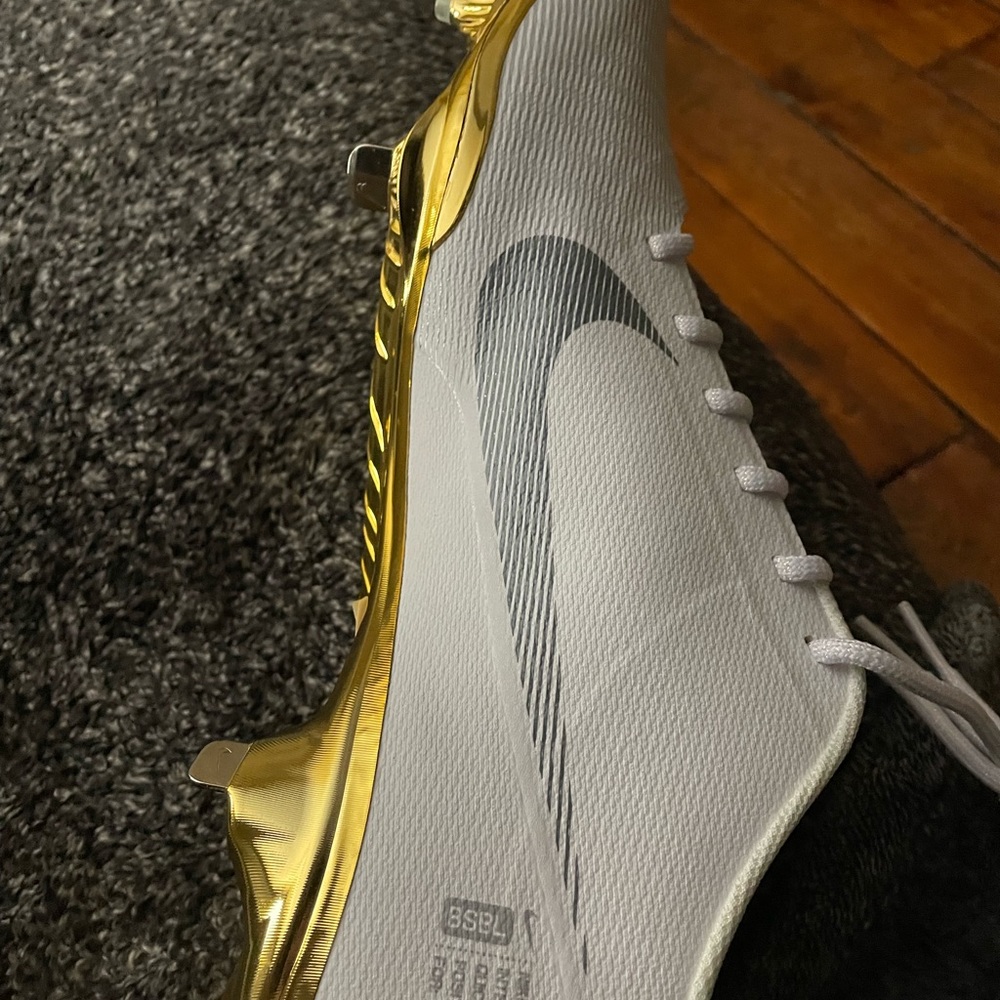 Brand new size 13 bike vapor metal cleats. White and gold with box